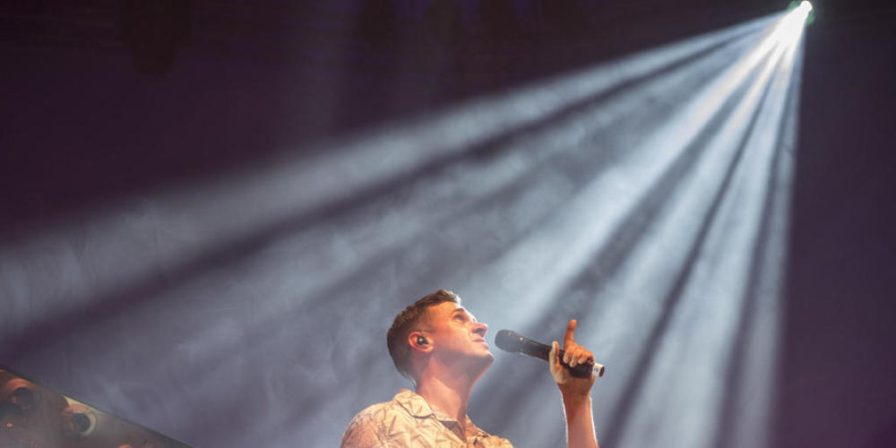Der Aargauer R&amp;B und Soul Sänger Seven ist einer der Schweizer Stars, die beim Openair Sunrise Skylight Zürisee Sessions im August auf der schwimmenden Bühne auf dem Zürichsee auftreten werden. (Archivbild)