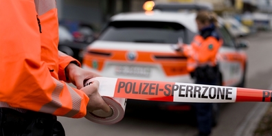Die Drohung eines 43-jährigen Schweizers löste in Rieden einen mehrstündigen Polizeieinsatz aus. Für die Bevölkerung bestand keine Gefahr. (Symbolbild)