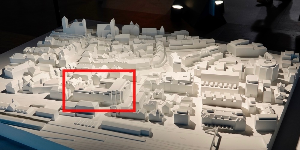 In diesem Modell zeigt sich, wie der neue Cityhof in das Stadtbild eingefügt werden soll.