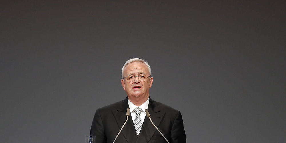 Der frühere Konzernchef Martin Winterkorn und drei weitere Ex-Topmanager zahlen wegen des Abgarsskandals einen Rekord-Schadenersatz an Volkswagen. (Archivbild)