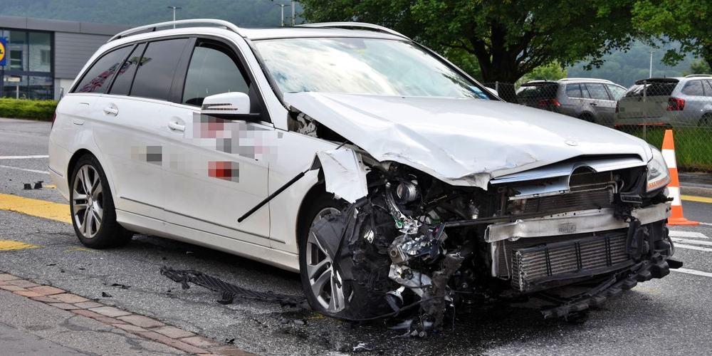 Beim Unfall entstand Sachschaden in Höhe von mehreren zehntausend Franken.