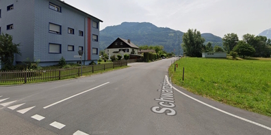 Auf der Weesner Schwärzistrasse sollen die Nutzungskonflikte zwischen motorisiertem Verkehr und Langsamverkehr entschärft werden. (Archivbild)