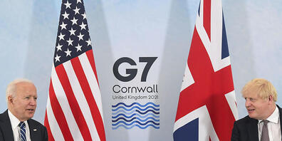 Boris Johnson (r), Premierminister von Großbritannien, und Joe Biden, Präsident der USA, während eines gemeinsamen Treffens vor dem G7-Gipfel. Foto: Toby Melville/reuters pool/AP/dpa
