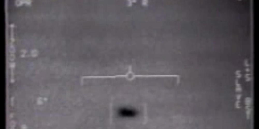 Ein vom US-Verteidigungsministerium freigegebenes Bild eines unidentifizierten Flugobjekts. Die US-Ufo-Task-Force legt demnächst ihren Abschlussbericht vor. Offenbar ist die Existenz von ausserirdischem Leben nicht ganz von der Hand zu weisen (Arc...