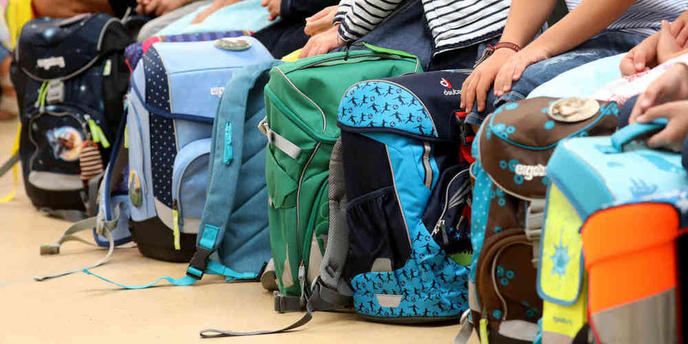 Bei uns ausgemustert, aber für ein Kind in Rumänien der ganze Stolz: die gebrauchten Schultaschen