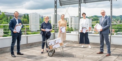 Bildlegende: (v.l.) Gabriel Macedo (Stadtpräsident Amriswil), Maria Pappa (Stadtpräsidentin St.Gallen), Leila Hauri (Geschäftsleiterin REGIO Appenzell AR-St.Gallen-Bodensee), Susanne Hartmann (Regierungsrätin Kanton SG), Dölf Biasotto (Regierungsrat Kanton AR).