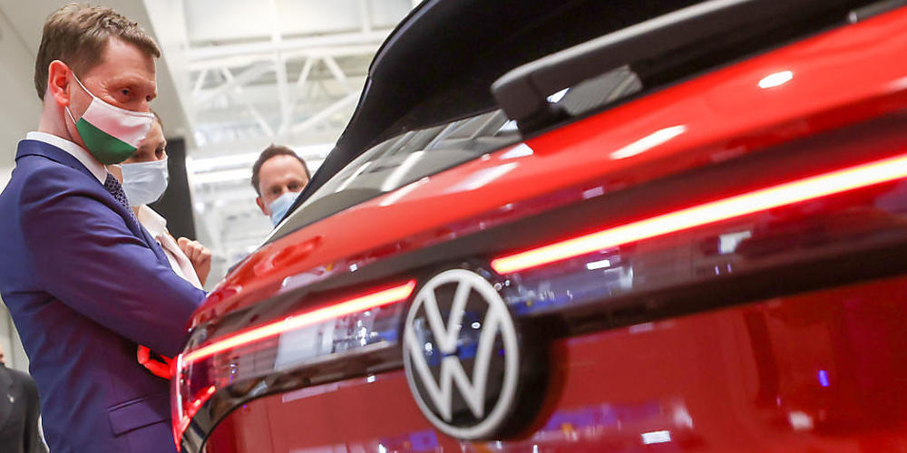 Die wieder stabilere Nachfrage nach Neuwagen in vielen Ländern ist im Mai auch dem VW-Konzern zugutegekommen. Alle Marken der weltweit zweitgrössten Autogruppe lieferten insgesamt 41 Prozent mehr Fahrzeuge aus als im Vorjahresmonat. (Archivbild)