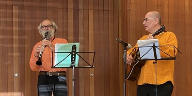 Domenic Janett (links) und Robert Grossmann bei ihrem Auftritt in Oberuzwil. 