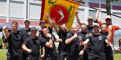 Die 35+-Riege freut sich über die Topleistung bei ihrer Turnfest-Premiere.