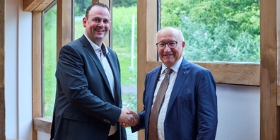 Walter Locher (r.) übergab das Präsidium des HEV Kanton St.Gallen an den Altstätter Treuhänder und Kantonsrat Christian Willi.