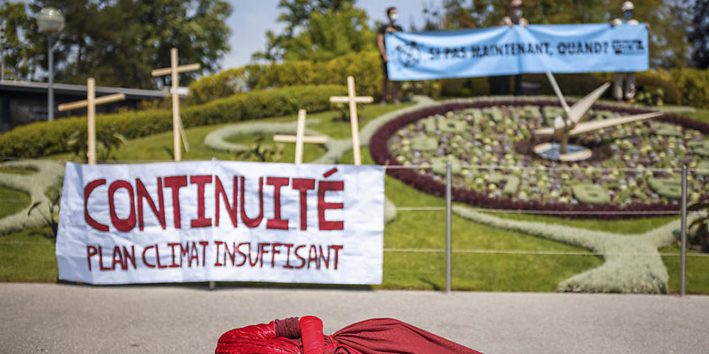 Extinction Rebellion hat am Samstag mit einer symbolischen Aktion in Genf einen radikalen Wandel zugunsten des Klimas gefordert.