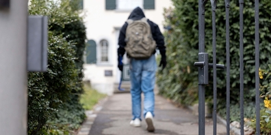 Die unbekannte Täterschaft brach mutmasslich am Nachmittag ein und verursachte einen Sachschaden von rund 35'000 Franken. (Symbolbild)
