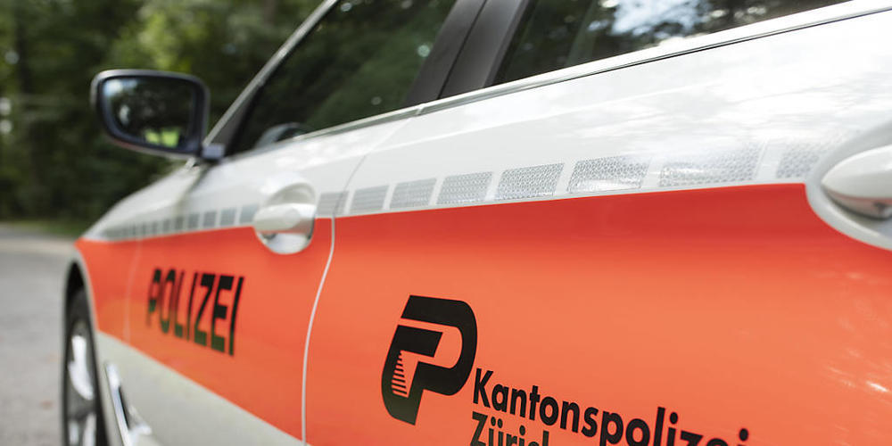 Die Kantonspolizei Zürich hat in Dübendorf nach einem Streit einen leblosen Mann und eine verletzte Frau aufgefunden.