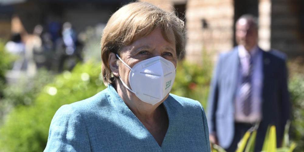 Angela Merkel, Bundeskanzlerin von Deutschland, trifft zu einer offiziellen Begrüßung während des G7-Gipfels ein. Foto: Leon Neal/getty pool/AP/dpa
