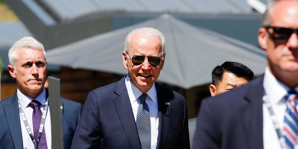 Joe Biden (M), Präsident der USA, kommt zu einer  Arbeitssitzung während des G7-Gipfels an. Der G7-Gipfel findet vom 11. bis 13. Juni in Carbis Bay, St Ives in Cornwall statt. Foto: Phil Noble/PA Wire/dpa