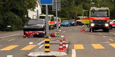 So präsentierte sich die Unfallstelle nach der Kollision der Rollerfahrerin mit der Mittelinsel.