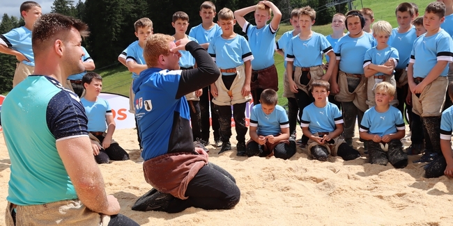 Im jährlichen Königscamp werden 10- bis 15-jährige Jungschwinger von Schwingstars trainiert. (Archivbild)
