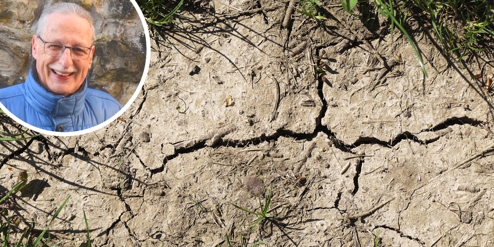 Neben Temperaturrekorden prägte ein Regenmangel von 300 Litern gegenüber dem langjährigen Durchschnitt den Juni 2026 laut Walter Berger (l).