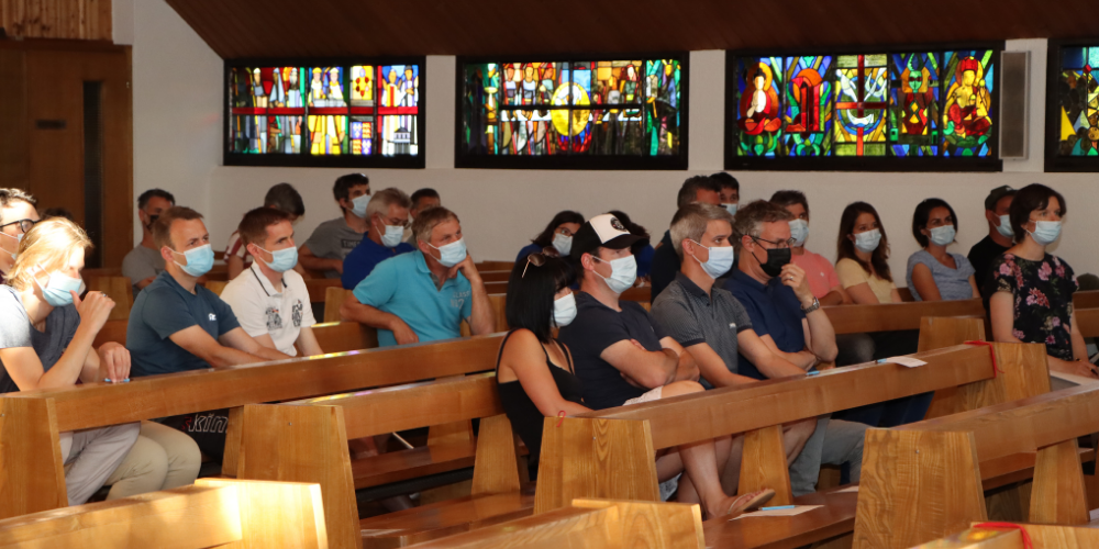 Die Bevölkerung wurde am Montag in der Kirche Lüchingen über die aktuellen Herausforderungen und möglichen Lösungsansätze betreffend der Schulraumentwicklung orientiert. Im Anschluss bestand die Möglichkeit über die verschiedenen Varianten zu diskutieren. Foto: Ralph Dietsche