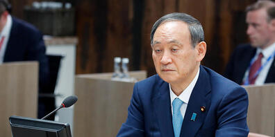 Yoshihide Suga, Premierminister von Japan, nimmt an einer Arbeitssitzung während des G7-Gipfels teil. Foto: Phil Noble/PA Wire/dpa