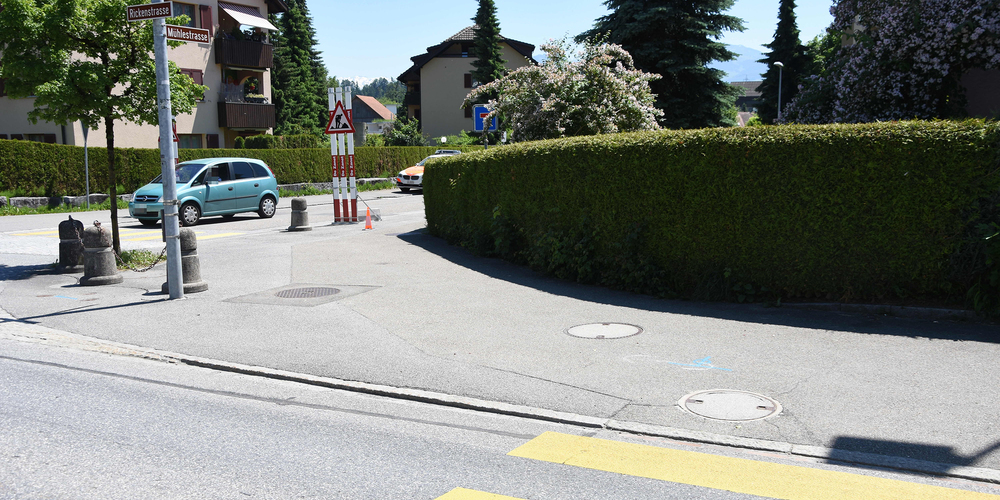 In Eschenbach kam es zu einer Kollision zwischen einem Mofafahrer und einem Kind auf dem Kickboard.