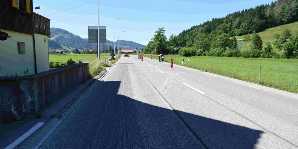 Der Rollerfahrer musste mit dem Rettungsdienst ins Spital überführt werden.