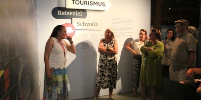 Fachkundige Führung für die Gruppe des Kunstvereins Oberer Zürichsee.