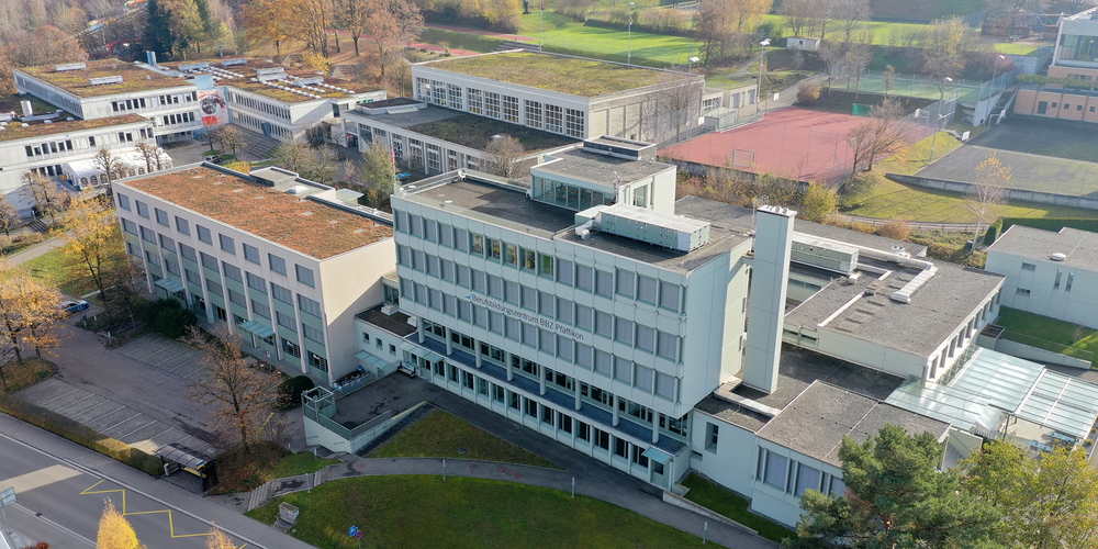 Am BBZ in Pfäffikon gibt es Kritik an der Art der Durchführung von Abschlussfeiern und am Verbot von Klassenausflügen.