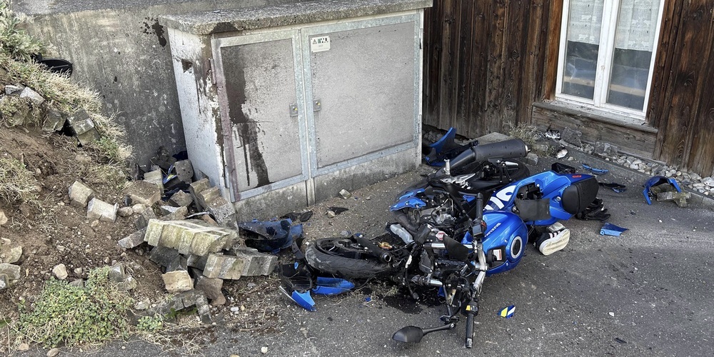 Schwerer Motorradunfall auf der Rickenstrasse