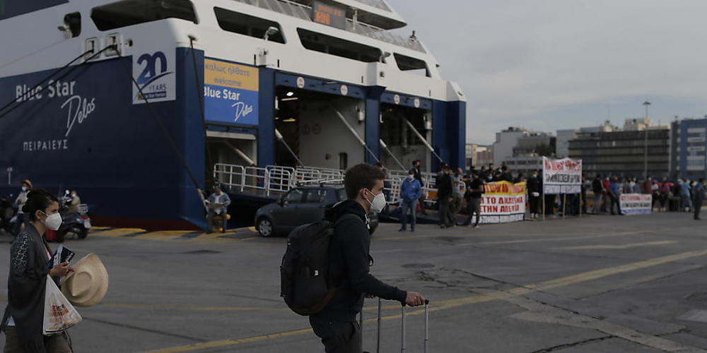Griechische Seeleute haben am Mittwoch den Zugang zu den Fähren behindert - im Bild der Hafen von Piräus.