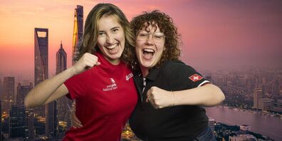 Svenja Simmerle (l.) und ihre Cheftrainerin Chantal Wiedmer wollen an den WorldSkills in Shanghai die Floristik als Handwerk präsentieren.