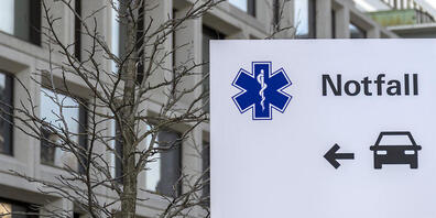 Wer wegen eines Bagatellfalls in die Spital-Notfallaufnahme kommt, soll eine Gebühr bezahlen. Das Parlament will eine Vorlage dazu ausarbeiten. (Archivbild)
