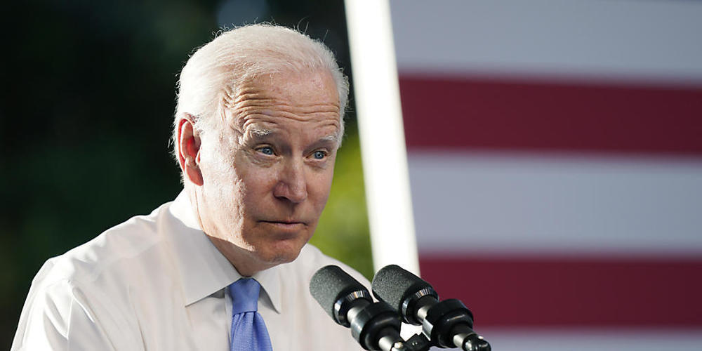 Joe Biden, Präsident der USA, spricht auf seiner Pressekonferenz nach dem Treffen mit Russlands Präsident Putin in der "Villa la Grange". Foto: Patrick Semansky/AP/dpa