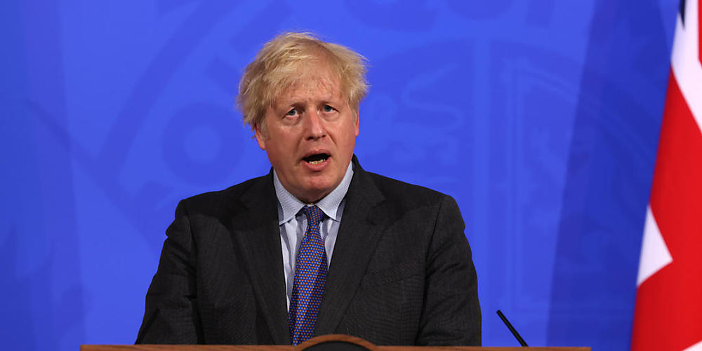Boris Johnson, Premierminister von Großbritannien, spricht bei einer Pressekonferenz in der Downing Street. Wegen der rapiden Ausbreitung der hochansteckenden Delta-Variante müssen sich die Menschen in Großbritannien für weitere Corona-Lockerungen...