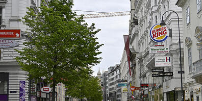 Österreich lockert weiter - Menschen sind in der Wiener Innenstadt unterwegs. Foto: Hans Punz/APA/dpa