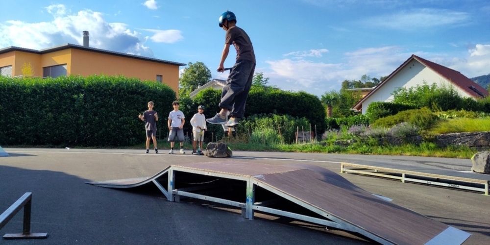 Pünktlich auf die Sommerferien hat Schänis eine neue Attraktion für Kinder und Jugendliche: einen Skatepark.