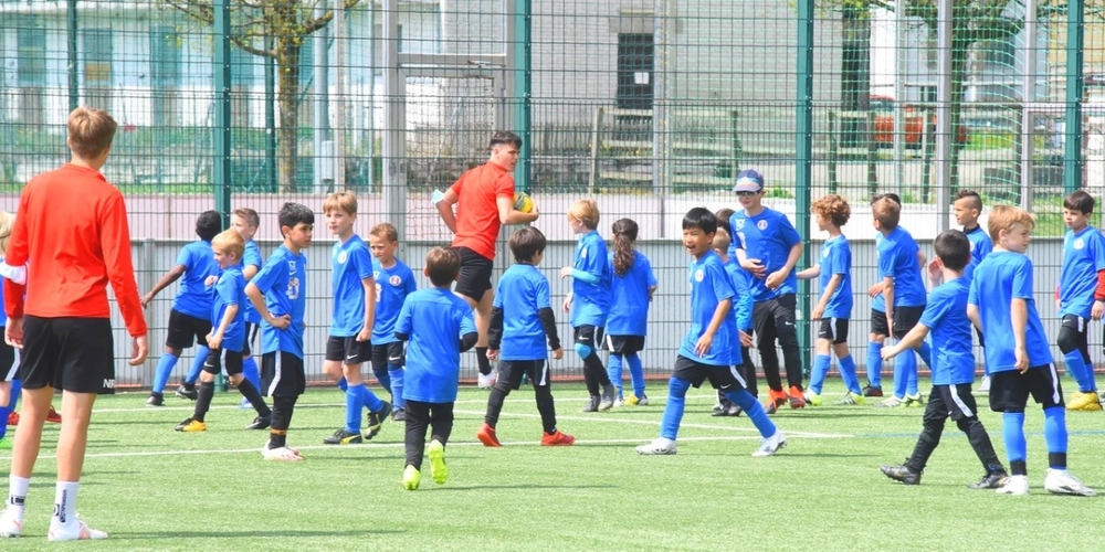 Erfahrene Aktiv-Spieler werden die Trainings während des fünftägigen Kinder-Camps auf dem Joner Grünfeld leiten.