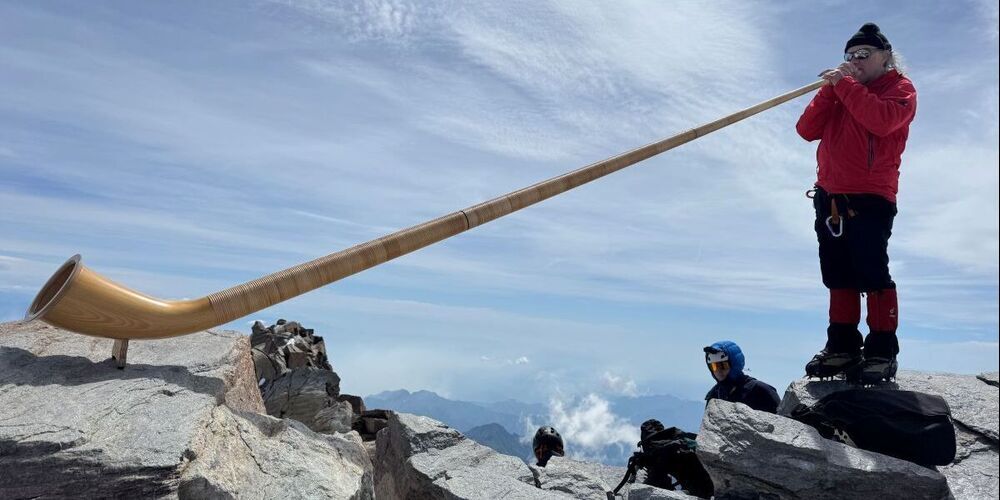 Mit-dem-Alphorn-auf-die-Dufourspitze-Eine-Hommage-an-die-Schweiz