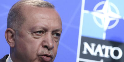Der Präsident der Türkei Recep Tayyip Erdogan spricht auf einer Pressekonferenz während des Nato-Gipfels. Foto: Yves Herman/Pool Reuters/AP/dpa