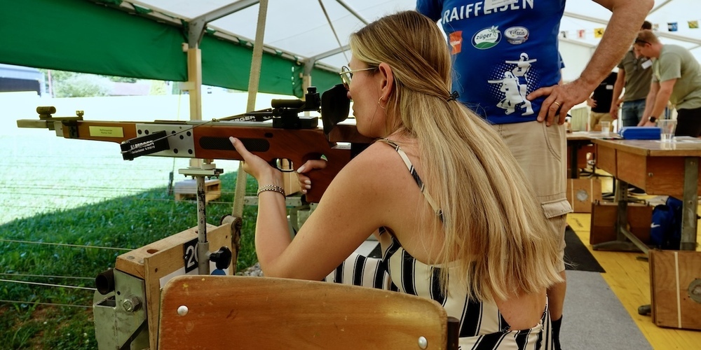 Armbrustschiessen, ein Sport der auch Frauen begeistert.