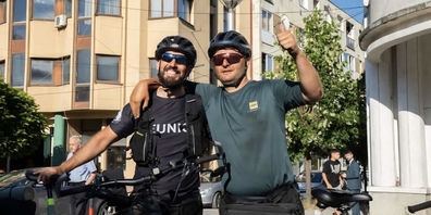 v.l. Betim Cerimi, Fahir Redzepi bei der Ankunft in Preshevo. Müde und glücklich über die beachtenswerte Leistung.
