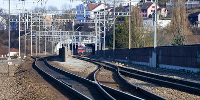 Im Bahnhof Däniken SO ist ein Zug am Donnerstagabend vorsorglich angehalten worden, da eine Bedrohungslage bestand. (Archivbild)