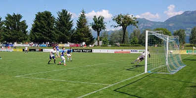 Der Uzwiler Getuart Asani traf letzten Sonntag in Widnau per Kopf zum 2:2.