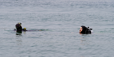 Bei der Suche nach dem Vermissten kamen auch Taucher der Schwyzer Polizei zum Einsatz. (Symbolbild)