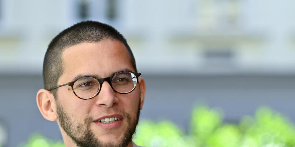 Der Schweizer Autor Lukas Maisel hat beim Wettlesen in Klagenfurt mit seinem Beitrag über Paarbeziehungen in der Tinder-Welt bei der Jury für ein geteiltes Echo gesorgt.