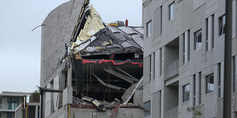 Blick auf ein eingestürztes Gebäudes auf einer Baustelle in der Jos Smolderenstraat im Stadtteil Nieuw Zuid. Nach dem Einsturz einer im Bau befindlichen Grundschule in der belgischen Hafenstadt Antwerpen fanden die Suchtrupps im Laufe des Samstags...