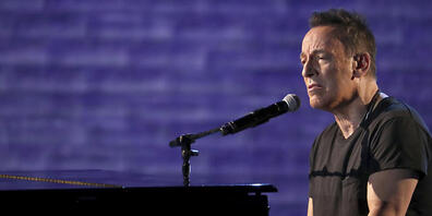 ARCHIV - Bruce Springsteen in der Radio City Music Hall in New York. Foto: Michael Zorn/Invision/AP/dpa