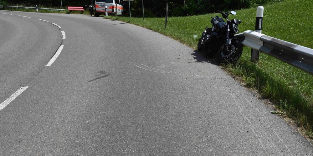 Der Motorradfahrer wurde von der Rettung ins Spital gebracht.