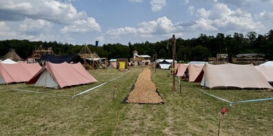 Auf dem Griesbach erbauten Pfadis in komplett ehrenamtlicher Arbeit ein kleines Dorf in rund einer Woche.