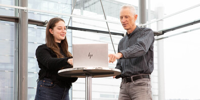 Fiorella Pitaro und Bernd Nowack von der Empa entwickeln Methoden, mit denen sich Sicherheit und Nachhaltigkeit von neuen Chemikalien ermitteln lassen